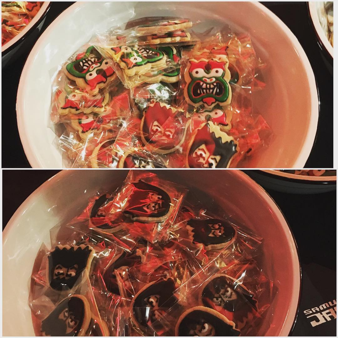 Прошлой ночью Adult Swim устроили торжественный предпремьерный показ трёх эпизодов нового Самурая Джека. Это был фурор. Ждём официальной премьеры (утро 12 марта по московскому времени)....