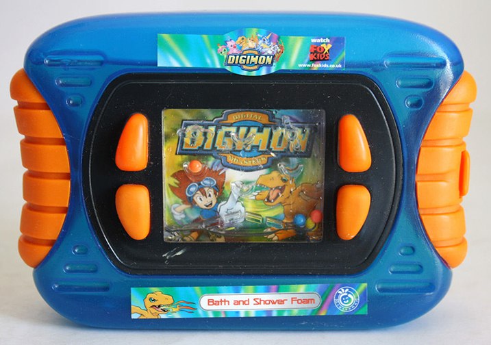 Вот такие оригинальные шампуни и гели для ванны в виде олдскульных приставок с Соником, Марио и другими персонажами из мультфильмов продавались в 90-ых годах. 

На передней части упаковки была небольш...