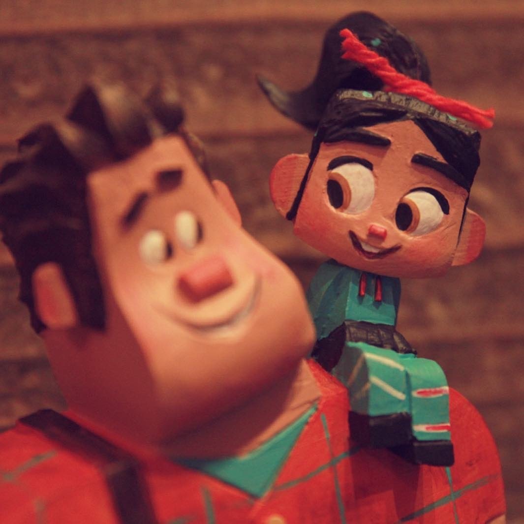 Подарок для команды мультфильма Ralph Breaks the Internet: памятный бюст Ральфа и Ванилопы, резная работа....