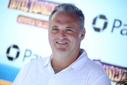 gennditartakovskipodpisalkontraktssonypicturesanimationonzaimetsiadvumiaproektamifixedkomediiasreitingomdliavzroslyxiblackknightepicnoeprikliucenievduxesamuraiadzekaetone